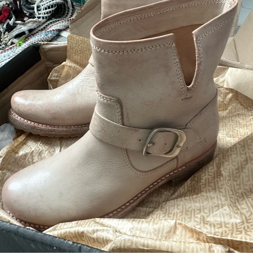 Genuine Frye size 6.5 cream Veronica bootie. NIB never worn